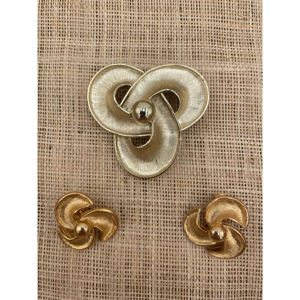Vintage Judy Lee Gold-Tone Swirl Brooch Clip-On Earrings Set